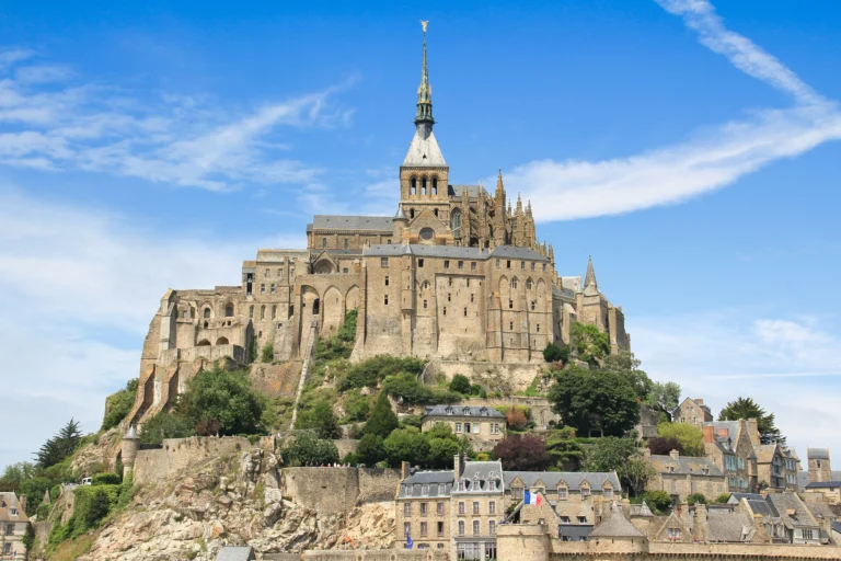 where to stay in mont saint michel around