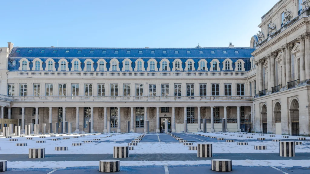royal palace visiting paris