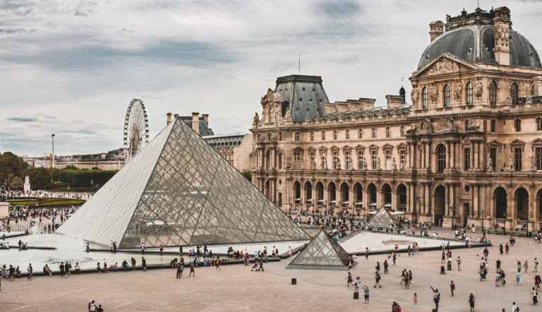 visit the louvre museum paris tips