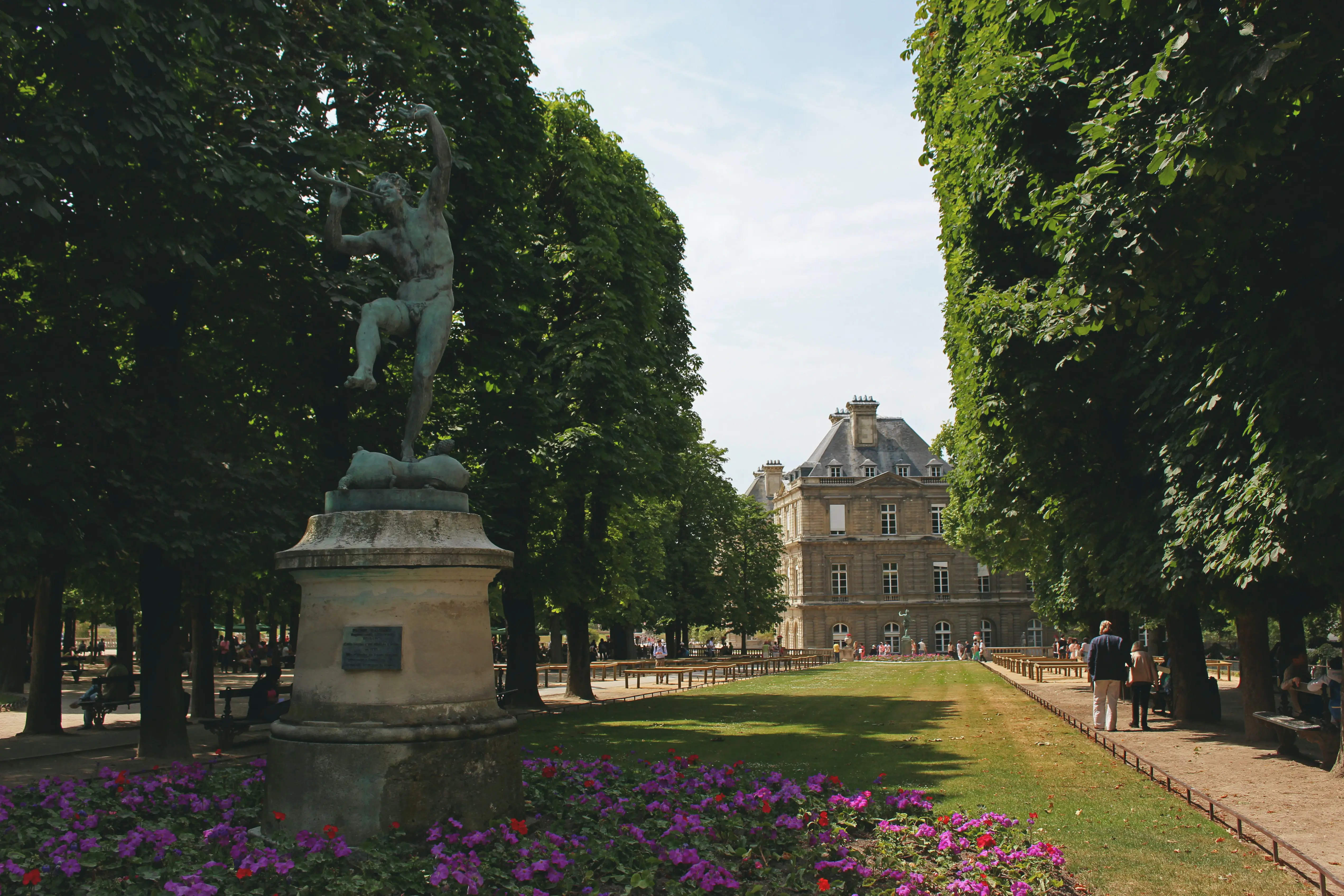 visiting luxembourg gardens paris