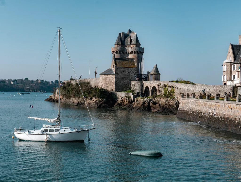 best hotels and accommodations for budget stays in Saint Malo