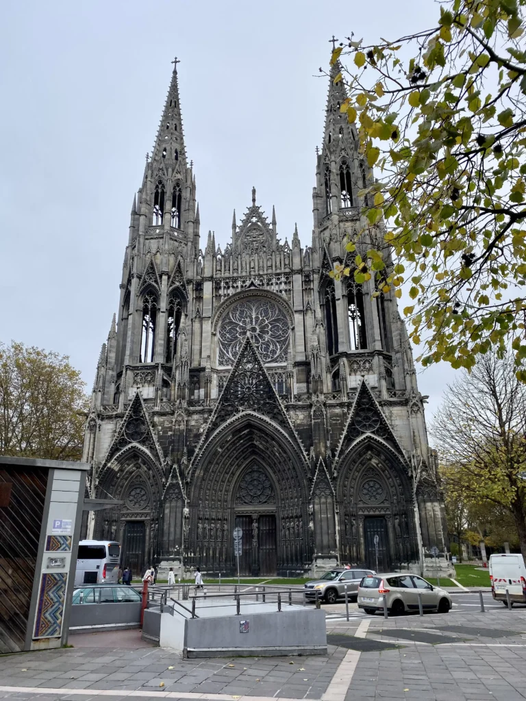blog stay close to Saint Ouen Abbey in Rouen
