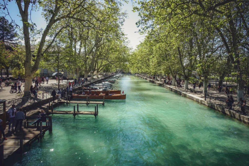 visiting Annecy by foot along the canal and by boat
