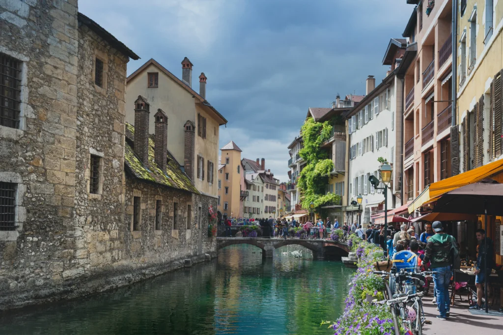 where to stay in annecy cheap