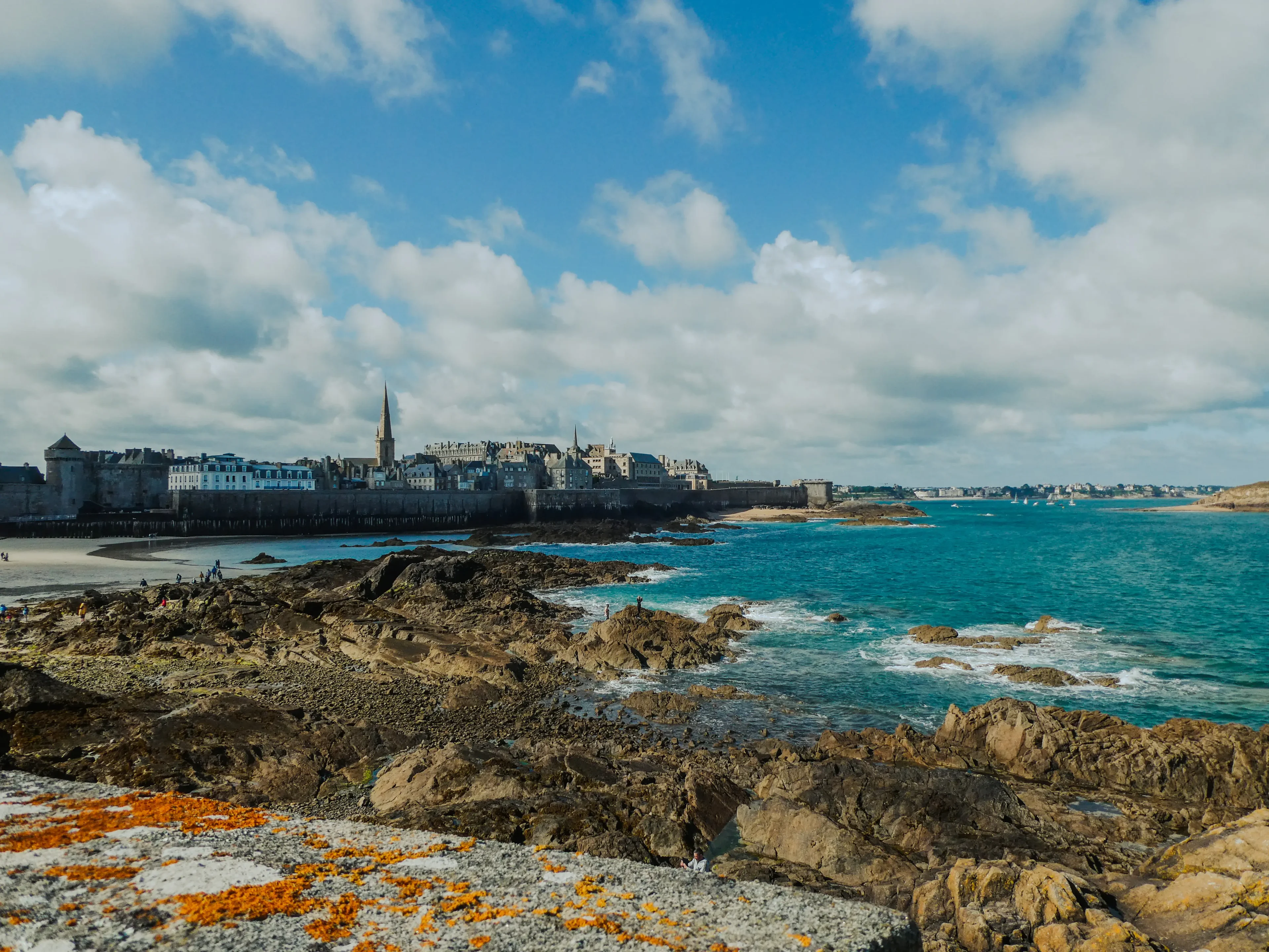 where to stay in or near Saint Malo intra muros